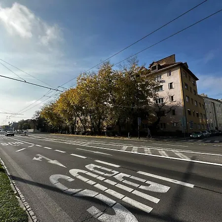 S Velkou Terasou A Balkonom V Centre Mesta! Lägenhet