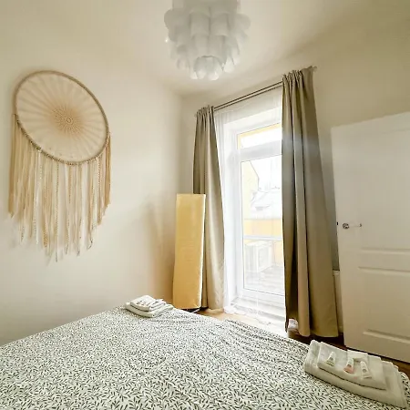 Lägenhet S Velkou Terasou A Balkonom V Centre Mesta!