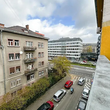 Apartment S Velkou Terasou A Balkonom V Centre Mesta! Bratislava