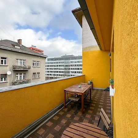 S Velkou Terasou A Balkonom V Centre Mesta! *