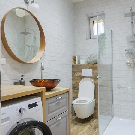 S Velkou Terasou A Balkonom V Centre Mesta! アパート ブラチスラヴァ