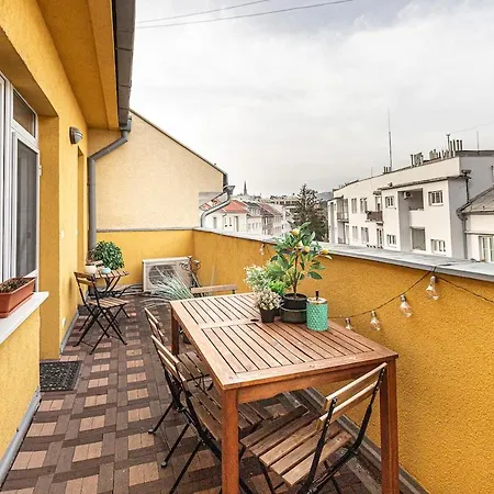 S Velkou Terasou A Balkonom V Centre Mesta! アパート